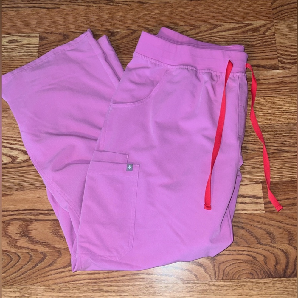 RARE Figs Kade cargo pants
Size XXL